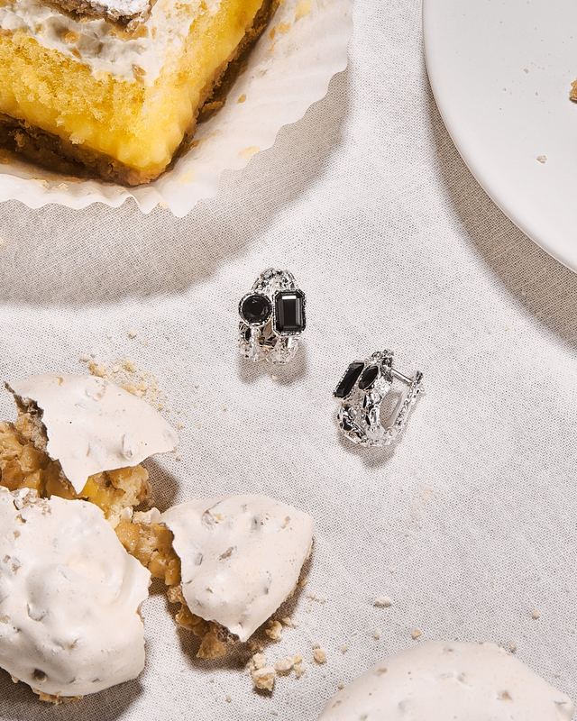 Rings in crumbled meringue, Mudpearl by David Spector